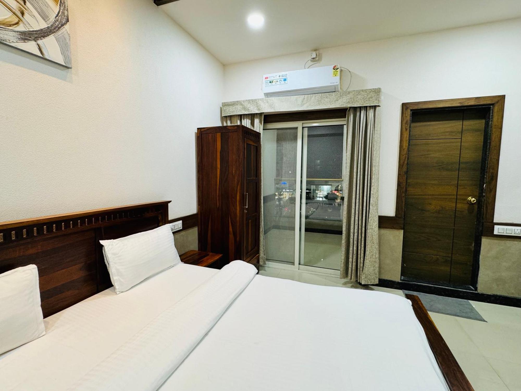 Hotel Tirth By Sonu'S Ujjain Εξωτερικό φωτογραφία