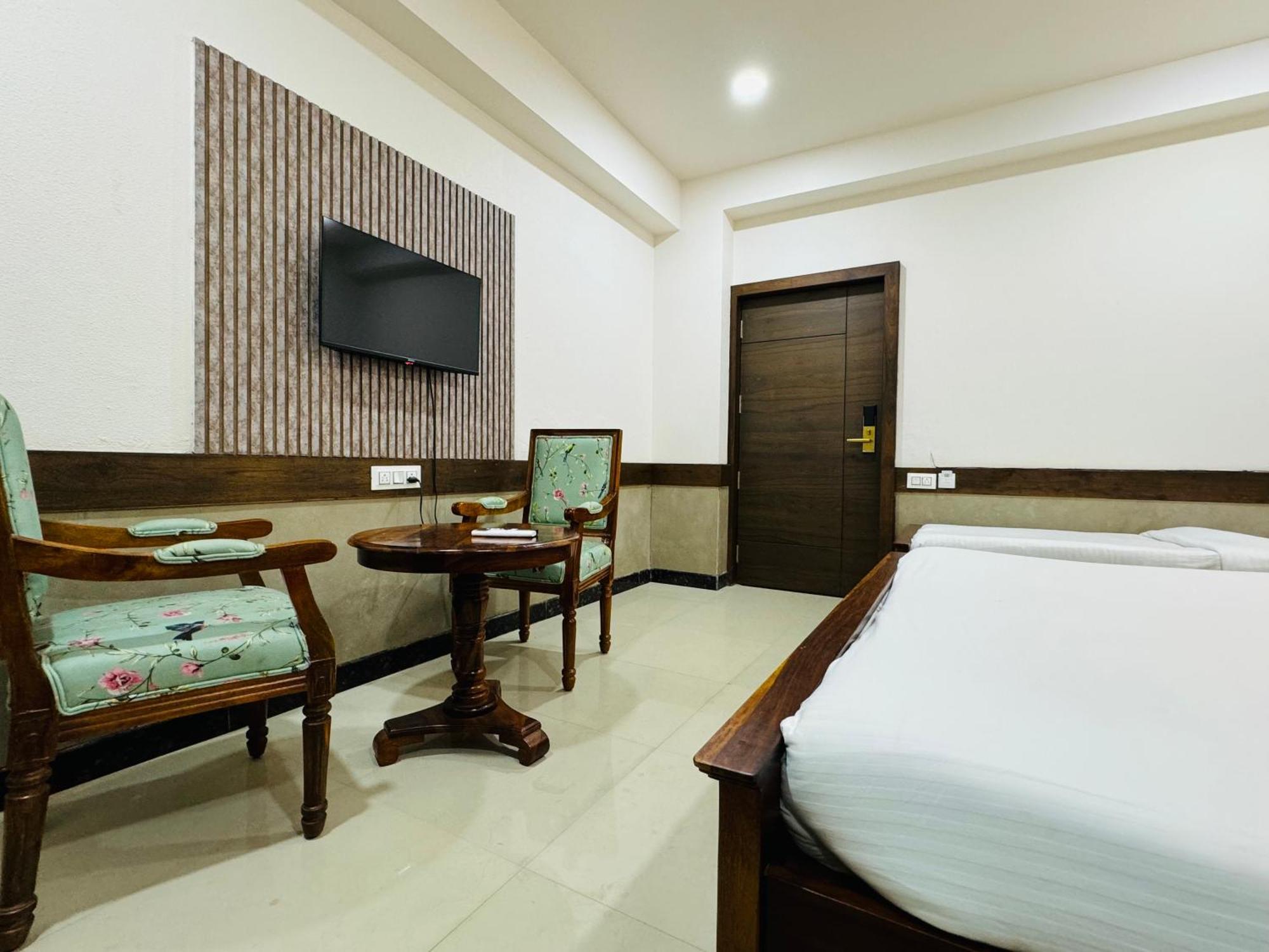 Hotel Tirth By Sonu'S Ujjain Εξωτερικό φωτογραφία