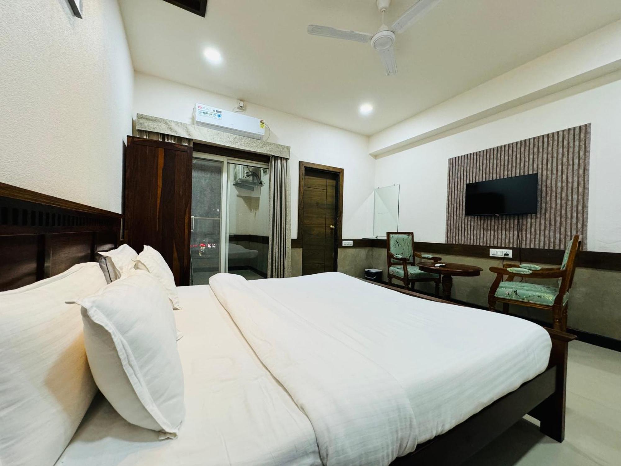 Hotel Tirth By Sonu'S Ujjain Εξωτερικό φωτογραφία
