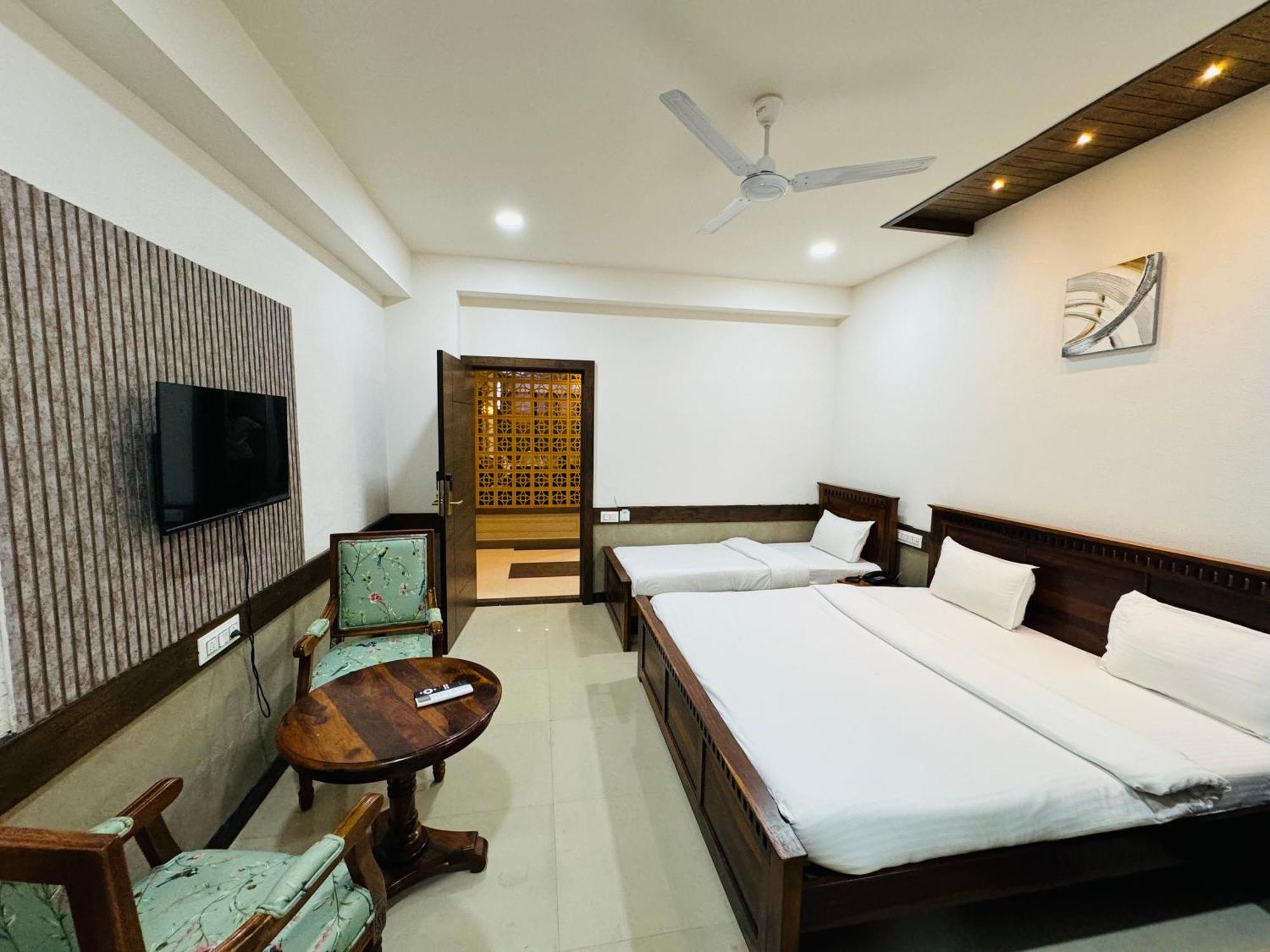 Hotel Tirth By Sonu'S Ujjain Εξωτερικό φωτογραφία
