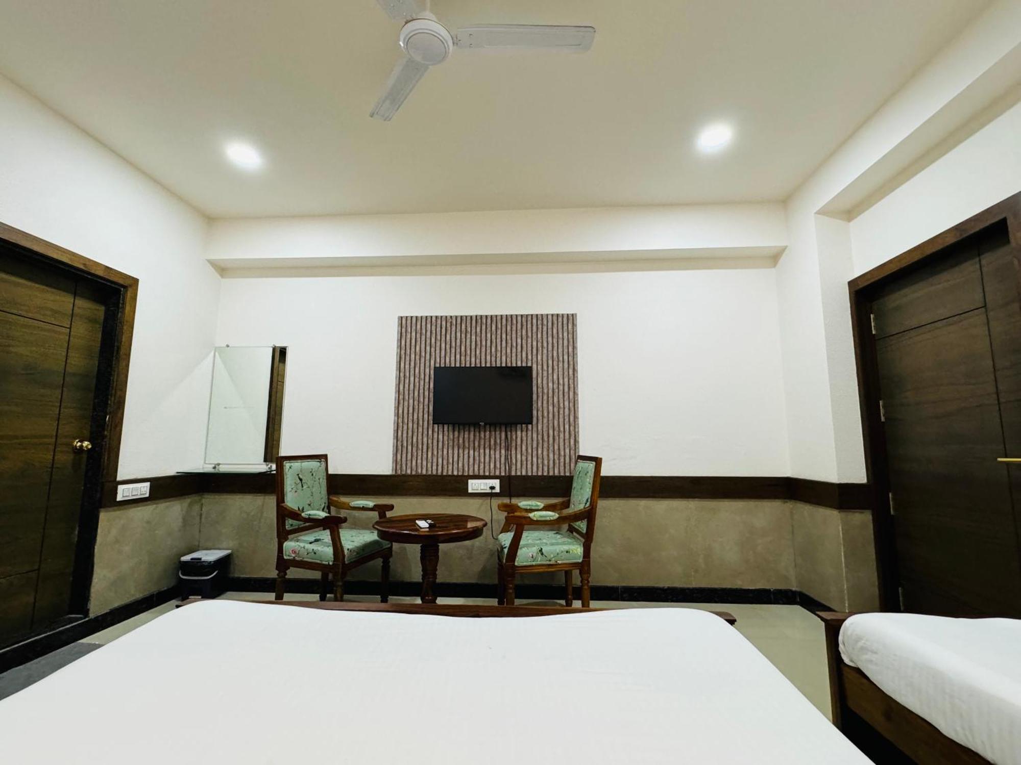 Hotel Tirth By Sonu'S Ujjain Δωμάτιο φωτογραφία