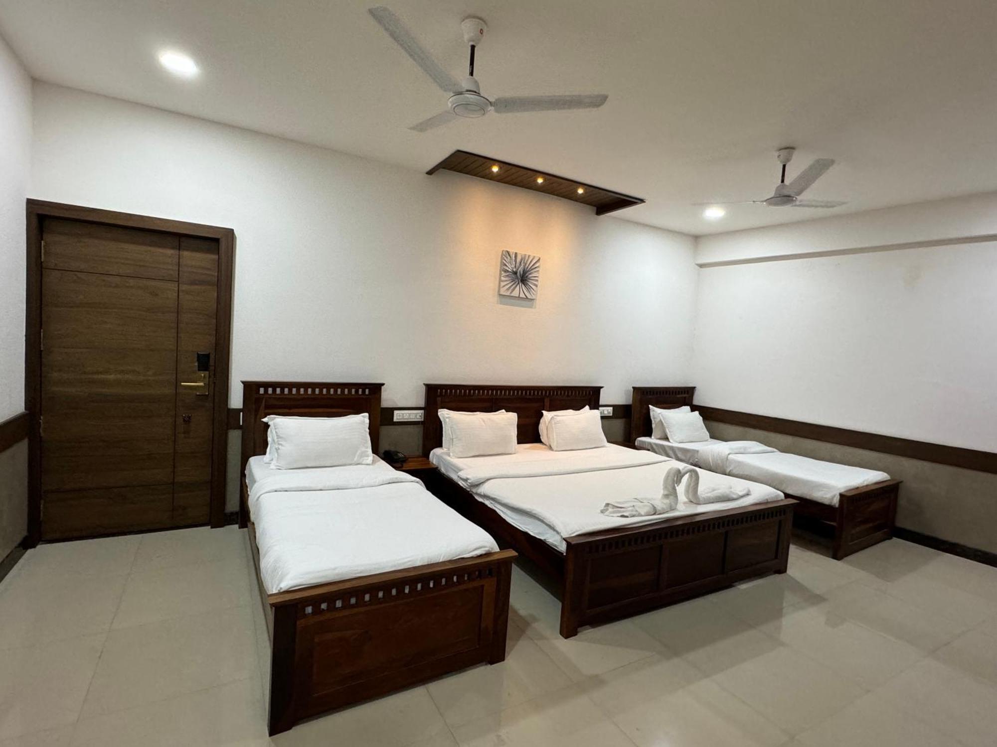 Hotel Tirth By Sonu'S Ujjain Δωμάτιο φωτογραφία