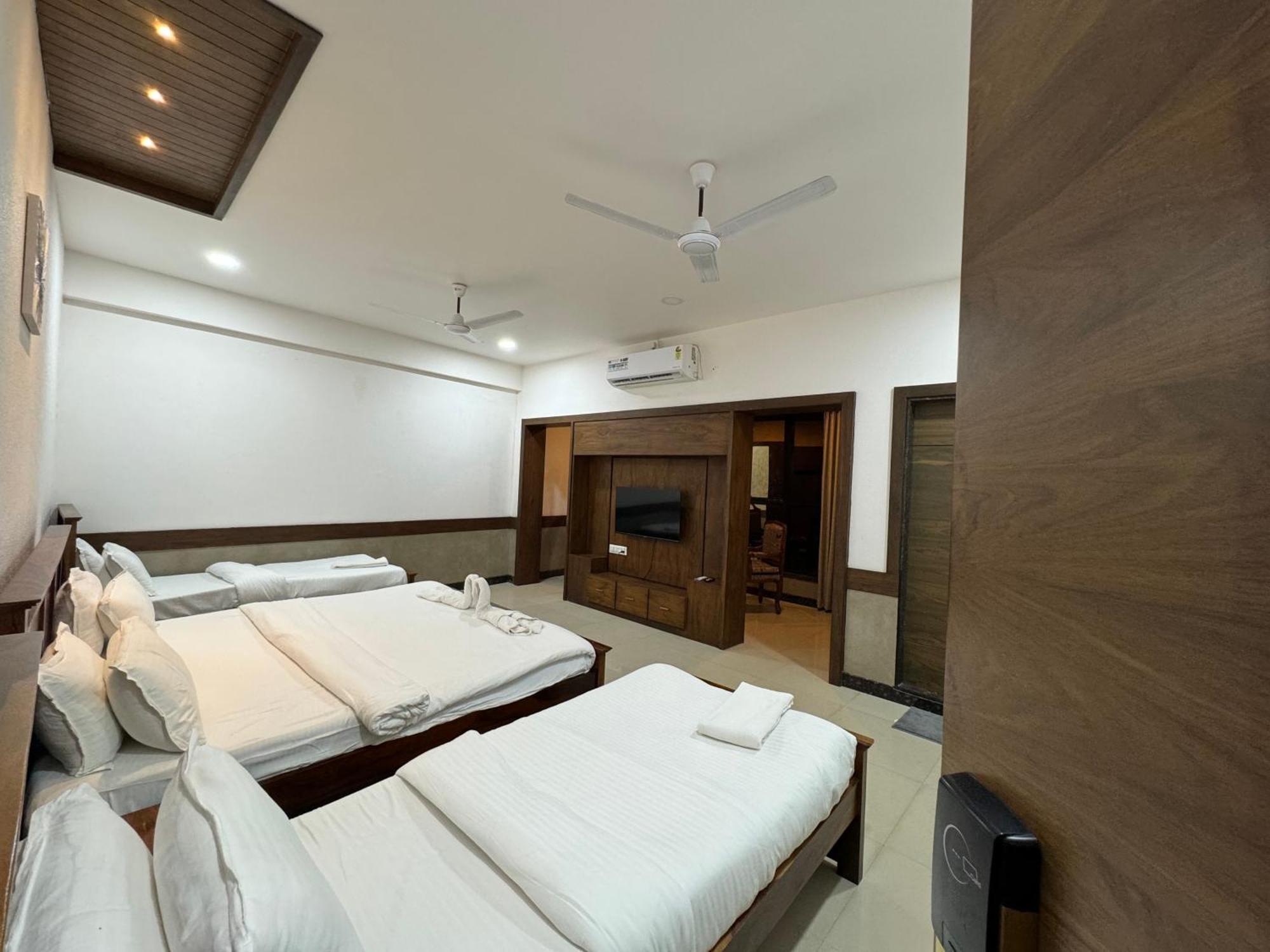 Hotel Tirth By Sonu'S Ujjain Δωμάτιο φωτογραφία